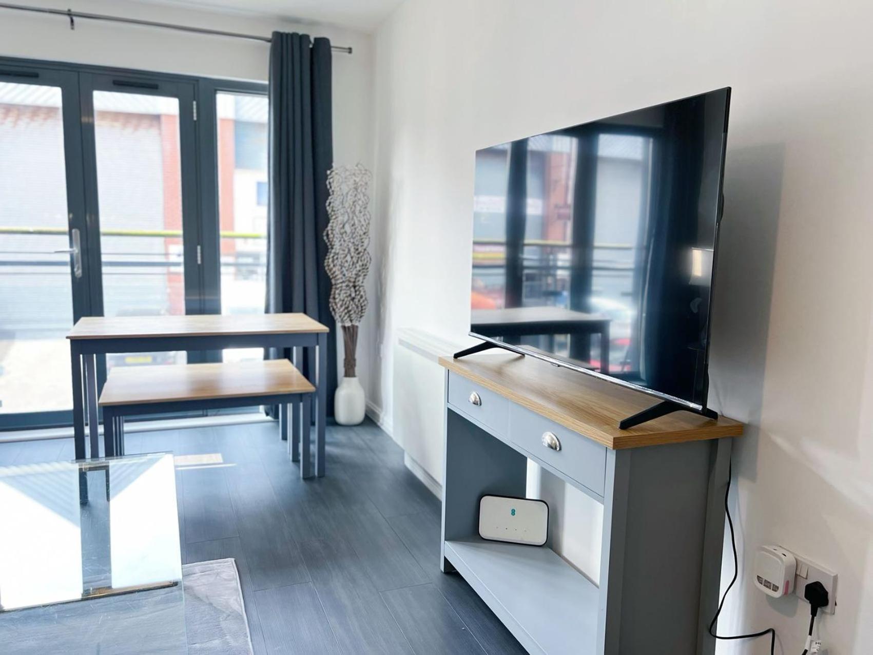 Comfort Seaside Two-Bedroom Apt 스완지 외부 사진