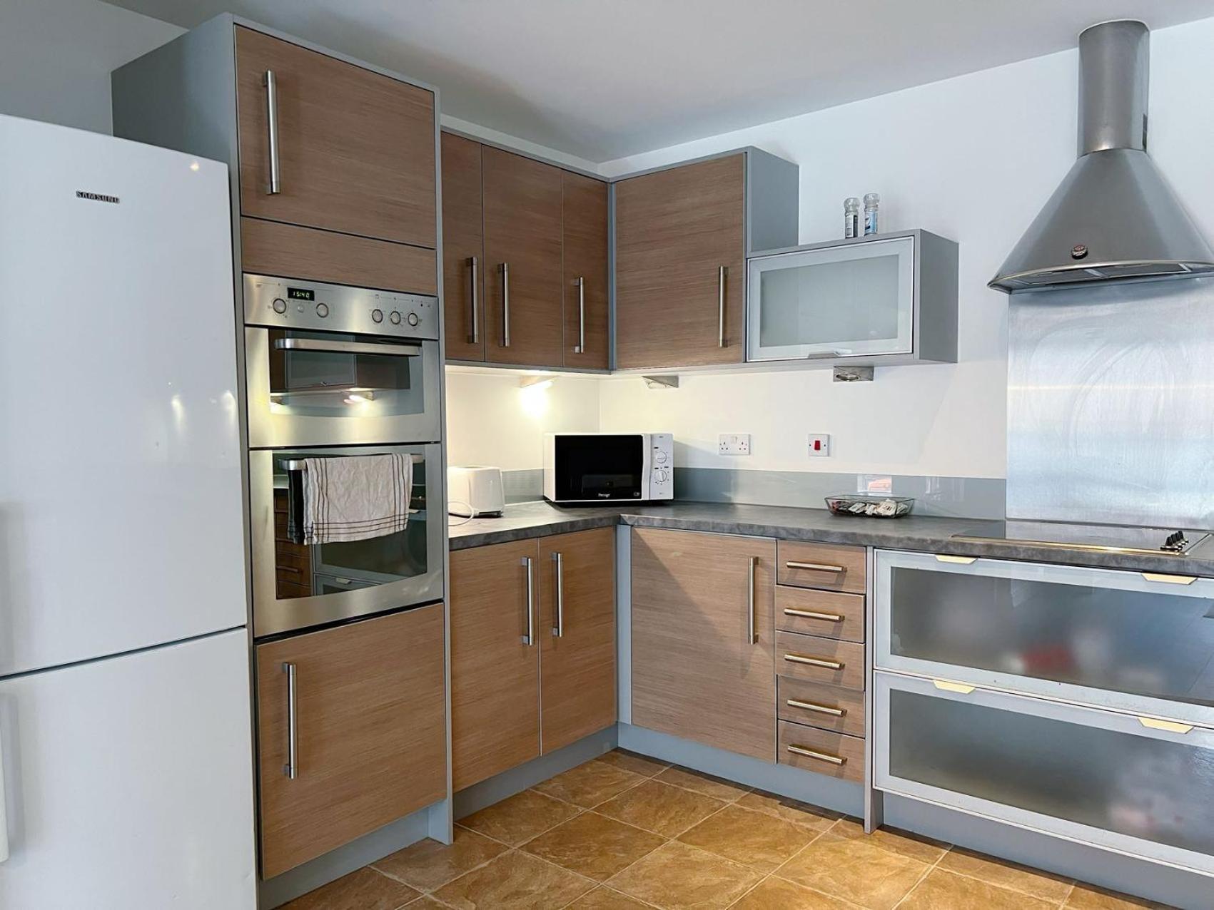 Comfort Seaside Two-Bedroom Apt 스완지 외부 사진